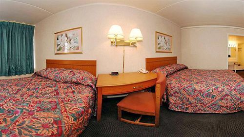 Rodeway Inn Woodbridge Ngoại thất bức ảnh