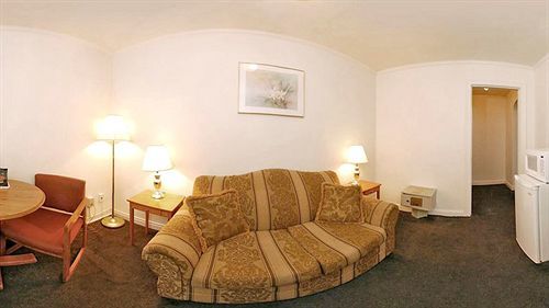 Rodeway Inn Woodbridge Ngoại thất bức ảnh