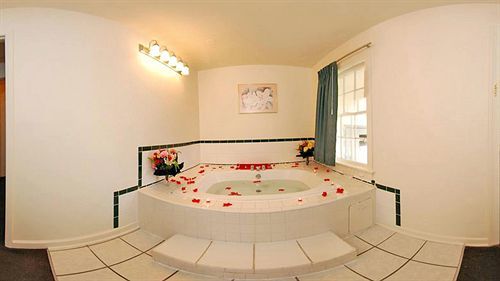 Rodeway Inn Woodbridge Ngoại thất bức ảnh